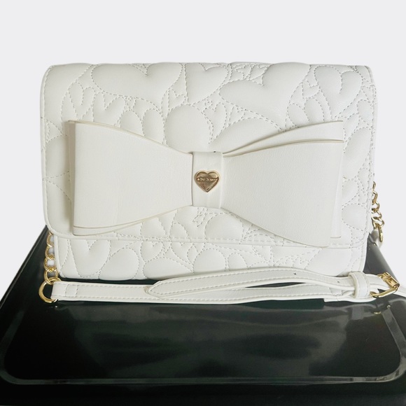 Betsey Johnson Handbags - BETSEY JOHNSON white quilted hearts crossbody bag|white bow